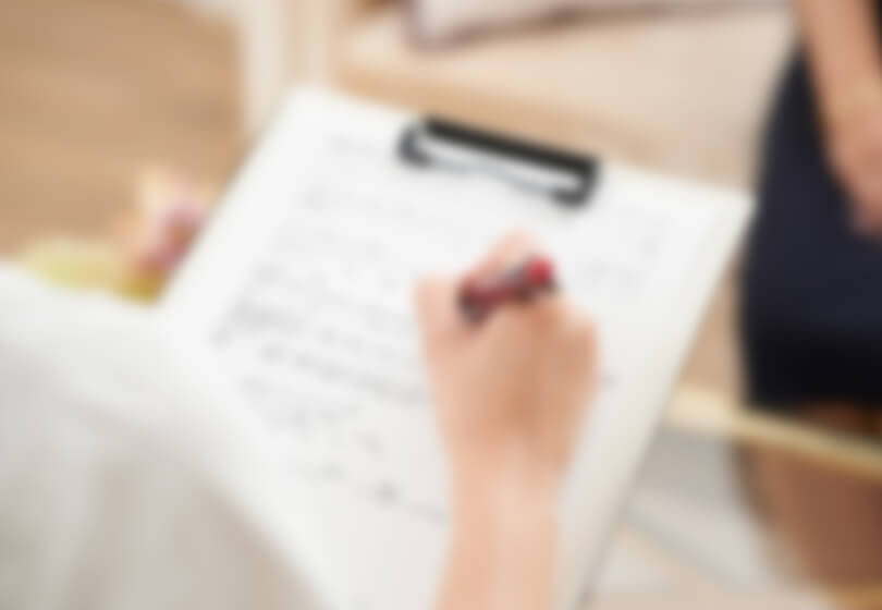 患者のカウンセリングを行う看護師のイメージ