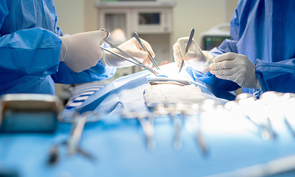 患者の手術を行う医師のイメージ
